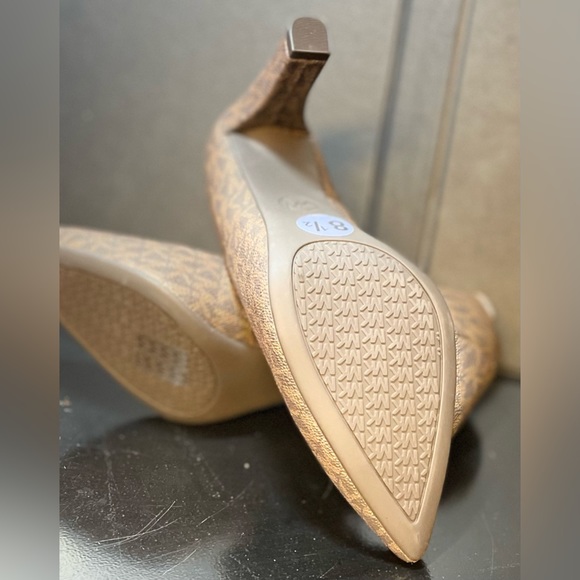 New Michael Kors Jet Set Heels - Picture 4 of 9